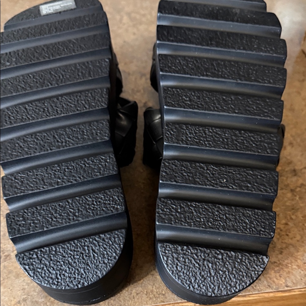 Steve Madden Black Braided Platform Slides - Picture 5 of 8